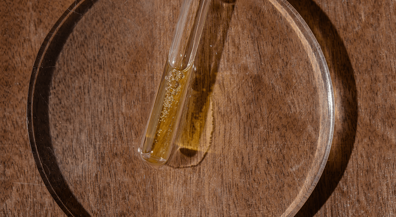 Pele e Óleo: Por que a Sua Pele Precisa de Óleos Vegetais no Skincare - Fitō